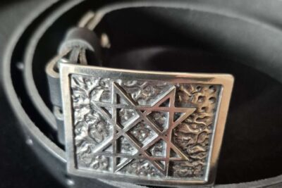 Belter med sølvspenne