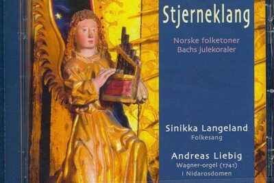 Sinikka Langeland (folkesang) og Andreas Liebig (Wagner-orgel): Stjerneklang. Norske folketoner og Bachs julekoraler.